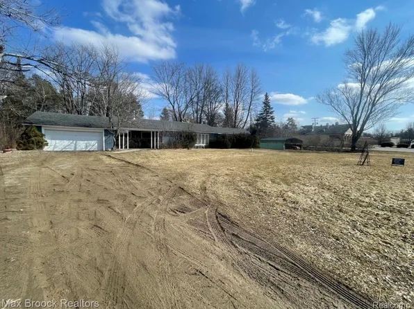 100 Rochester Rd, Lakeville, MI 48367