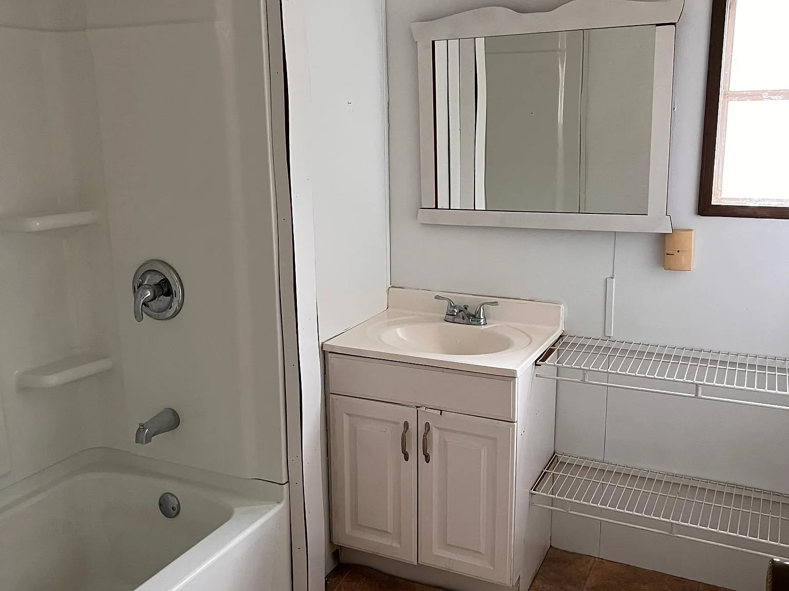 2 bed, 840 sqft, $1,375 — Photo 2