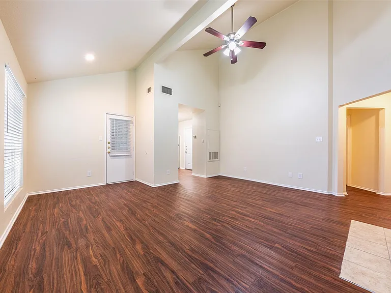 1304 Danbury Sq #A — Photo 13