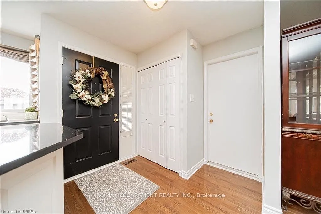 3 bed, $2,300 — Photo 3