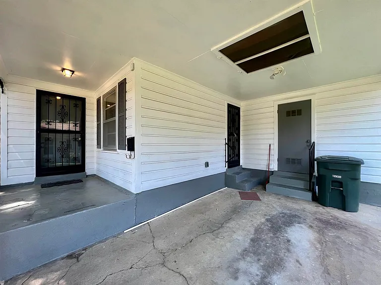 1384 Woodston Rd — Photo 2