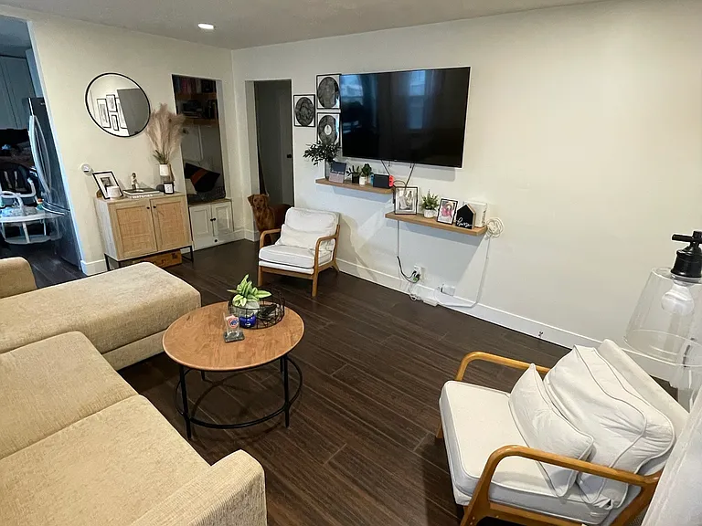 2052 N Auburn St — Photo 14