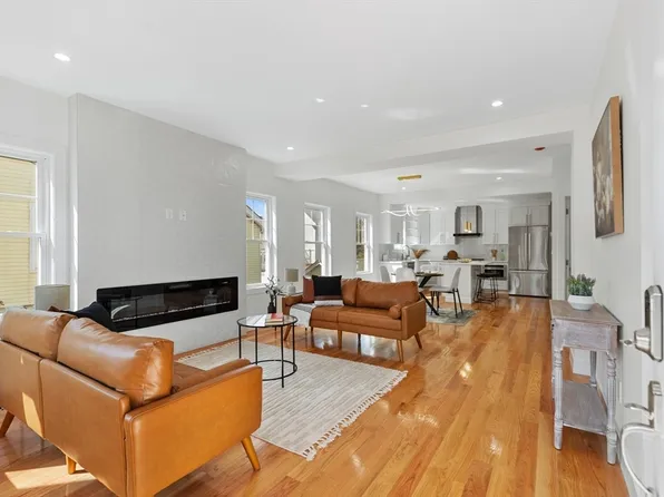 9 Harriet Ave #1, Belmont, MA 02478