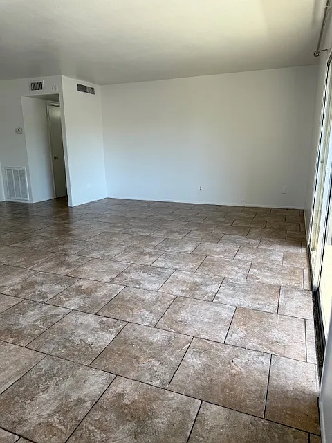 2 bed, 1090 sqft, $1,395 — Photo 2