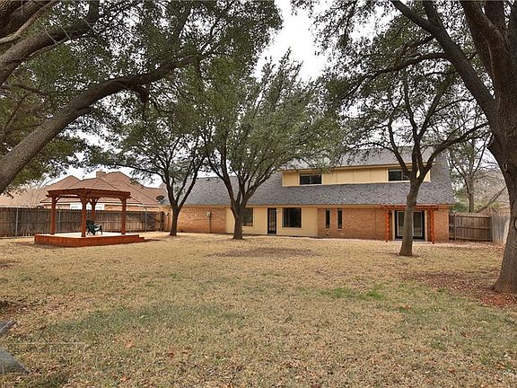3rd image of 13 Fairway Oaks Blvd
