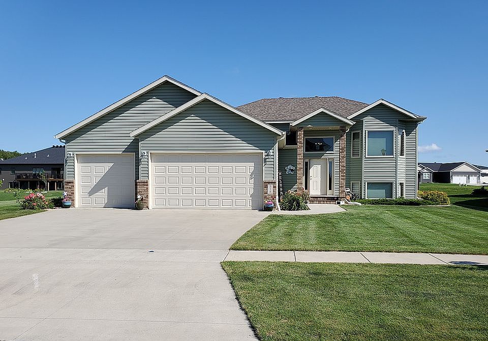 1st image of 318 38th Ave E