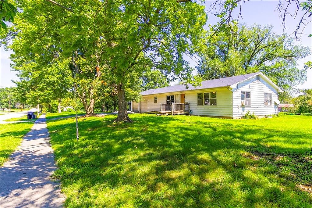 913 S Locust St, Sweet Springs, MO 65351 Zillow