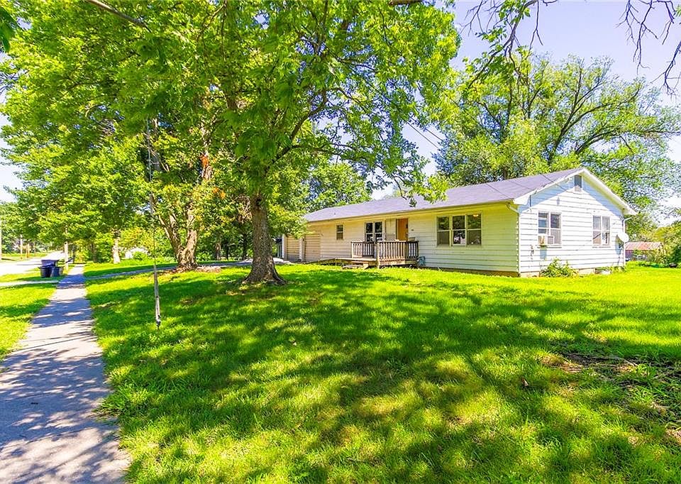 913 S Locust St, Sweet Springs, MO 65351 Zillow
