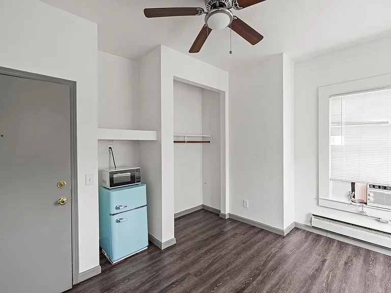 1106 E St #11 — Photo 3