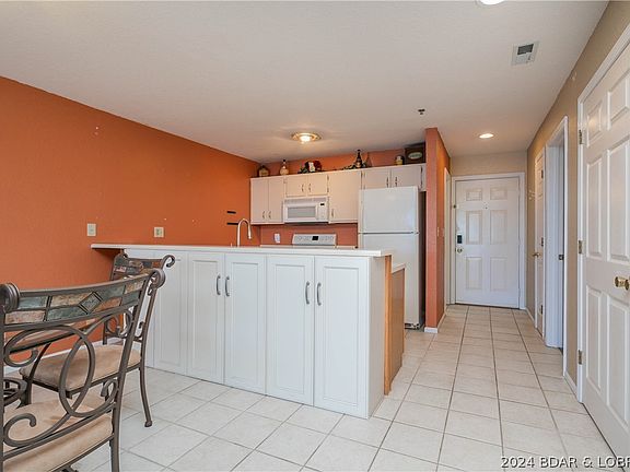 5th image of 4897 Bridgepointe Dr Unit 132