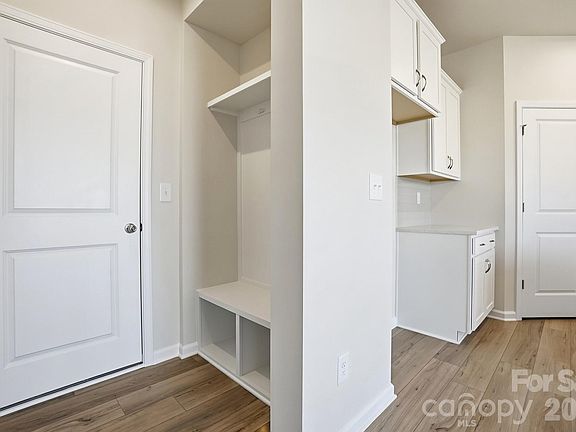 5th image of 1421 Honey Trail St