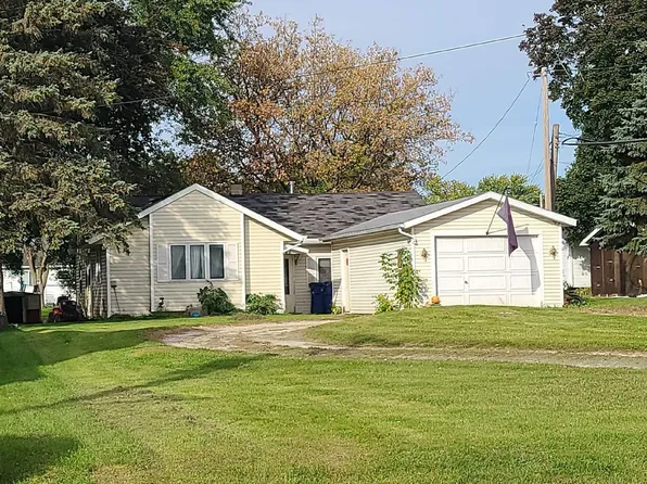 121 Lincoln St, Pulaski, WI 54162