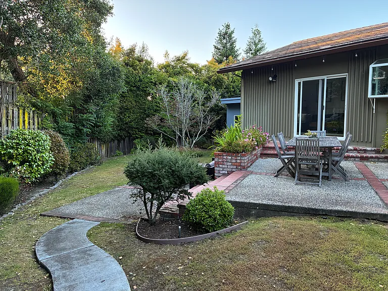 2142 Roosevelt Ave — Photo 4