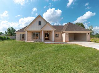 28 Steerforth Dr, Hattiesburg, MS 39402