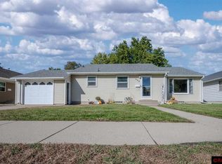 404 Pierce Ave, North Mankato, MN 56003