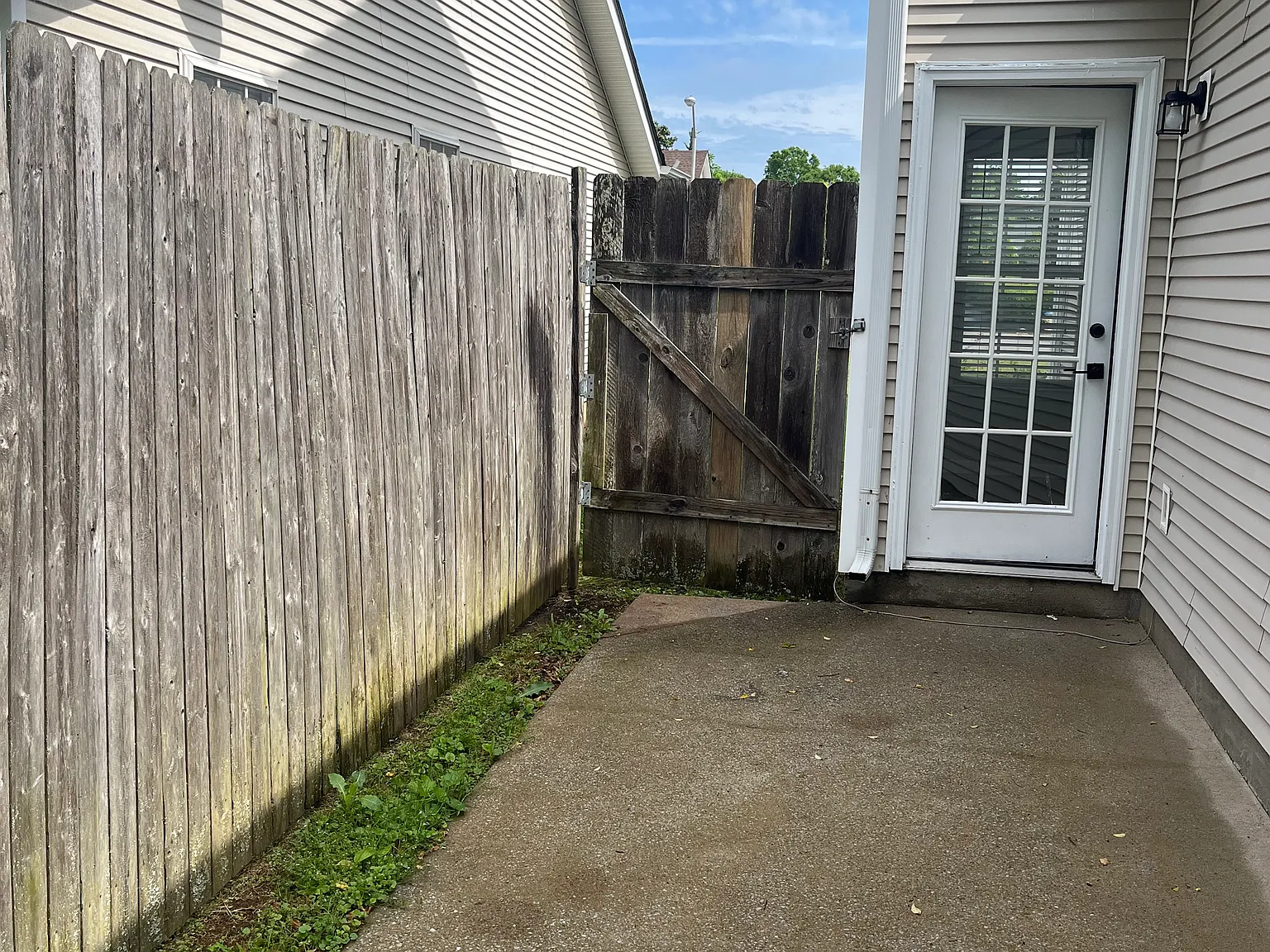 3 bed, 1628 sqft, $2,000 — Photo 2