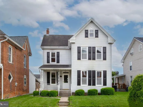 208 W North St, Waynesboro, PA 17268