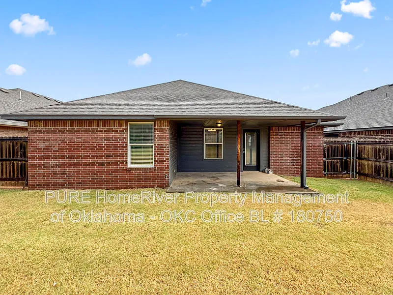 4 bed, 2.0 bath, 1736 sqft, $1,900 — Photo 3
