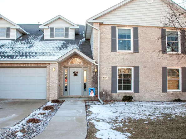 3234 Lake Ridge Dr, Dubuque, IA 52003