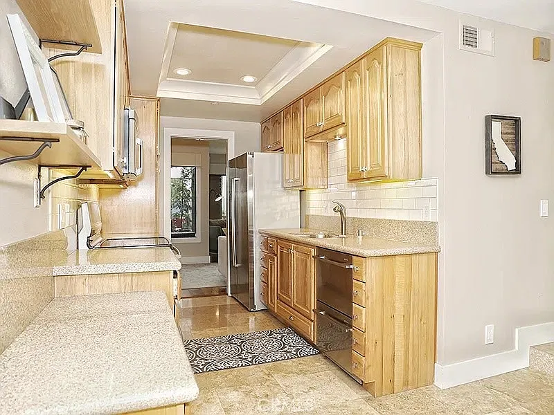 3 bed, 2.5 bath, 1398 sqft, $4,200 — Photo 2