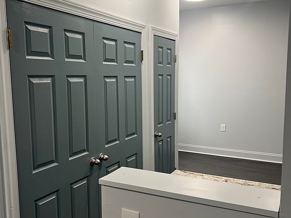 Closet/Washer&Dryer Hookup