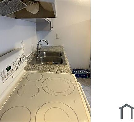2nd image of 2908 E 22nd Ave #B