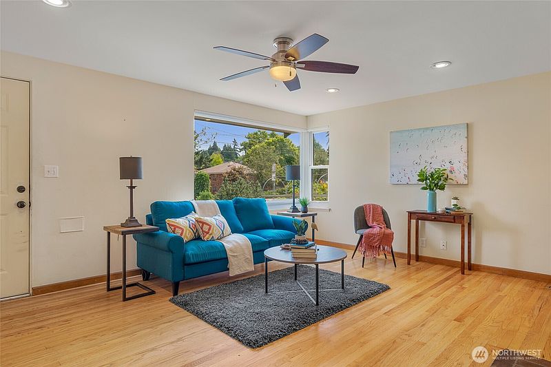 3rd image of 7025 25th Avenue NE