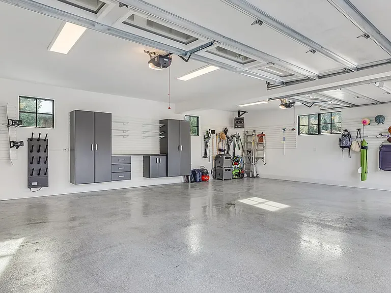 Spacious Garage