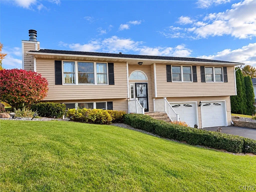 3 bed, 2.5 bath, 1812 sqft, $2,800 — Photo 2