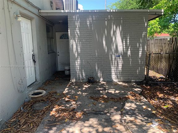 3rd image of 900 NW 17th Ave #2