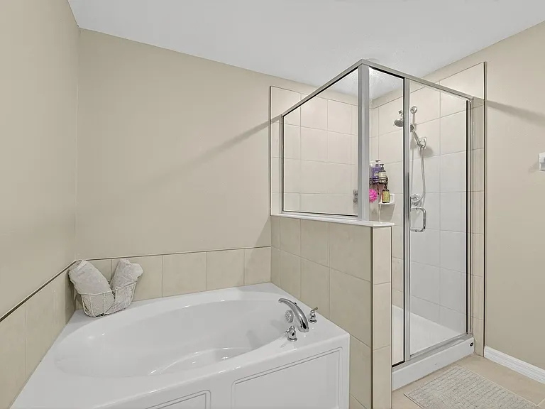 824 Royal Empress Dr — Photo 46