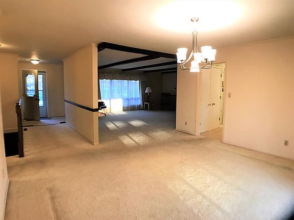 4th image of 29 Maywood Dr