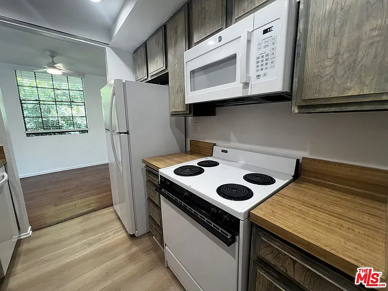750 N Kings Rd #210 — Photo 7