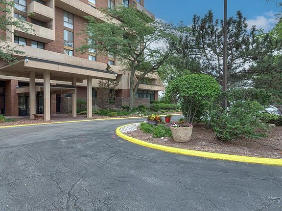 2nd image of 465 W Dominion Dr Unit 204