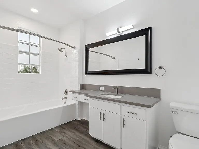 114 North Doheny Drive — Photo 39