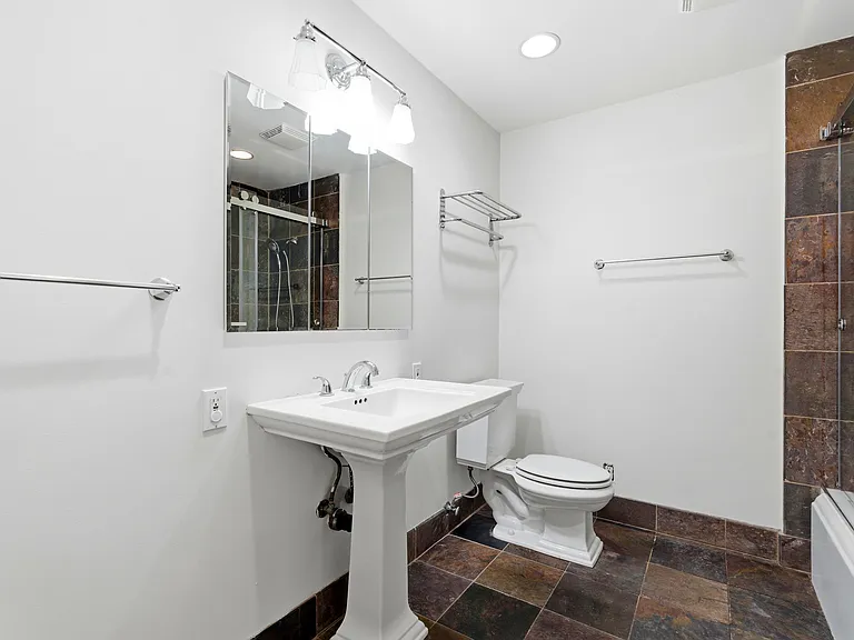 3240 Mills Ave — Photo 8