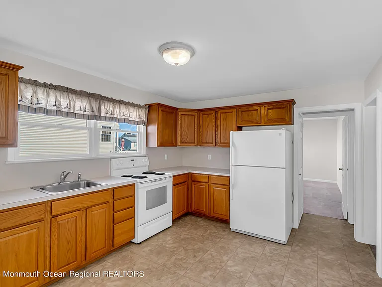 408 Newport Ave — Photo 13