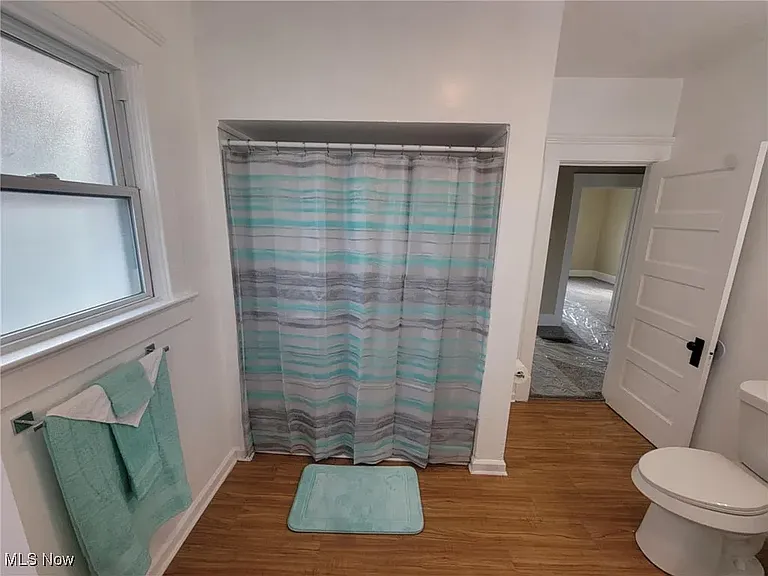 1118 W 8th St — Photo 12