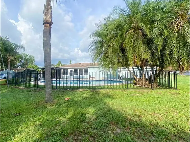 1313 Brooker Rd — Photo 10