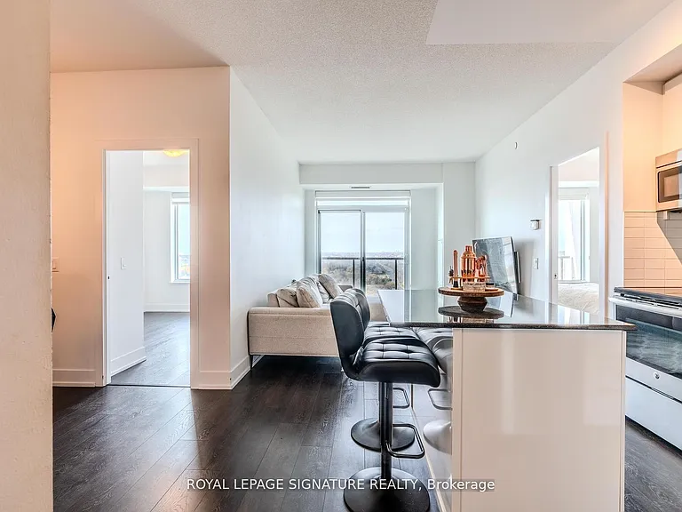 1215 Bayly St #Penthouse 206 — Photo 2