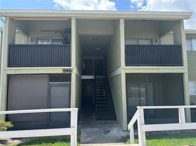 946 Lake Destiny Rd, Altamonte Springs, FL