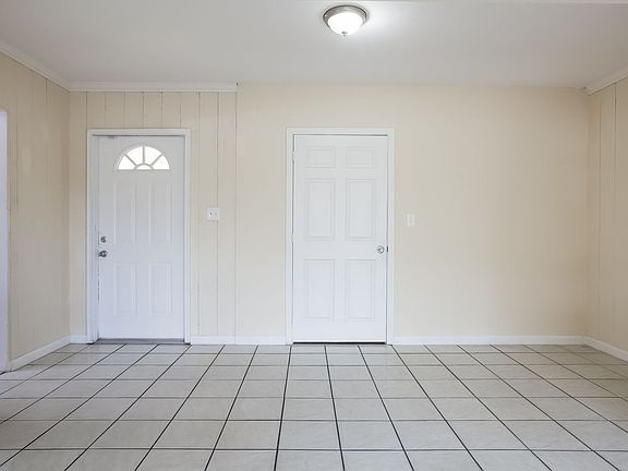 4th image of 220 Carolina Ave