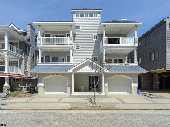 2nd image of 917 3rd St APT 1