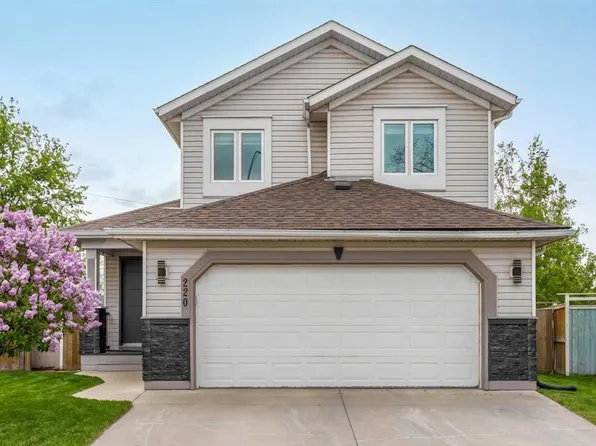 220 NE Douglas Glen Bay SE, Calgary, AB T2Z 2M9