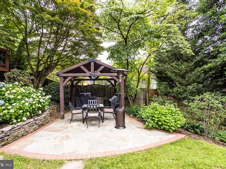 1207 N Livingston St — Photo 45