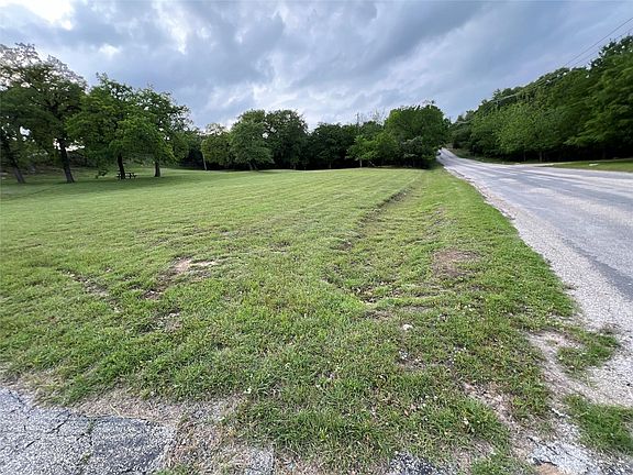 2nd image of 900 Squaw Creek Rd
