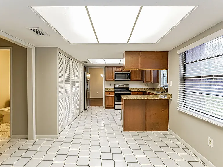 15715 Country Lake Dr — Photo 8