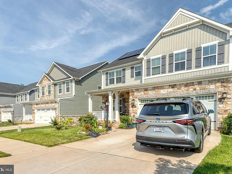 11241 Wheeler Ridge Dr — Photo 1