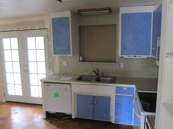 Sunny Kitchen w/ Breakfast Nook & French Doors
