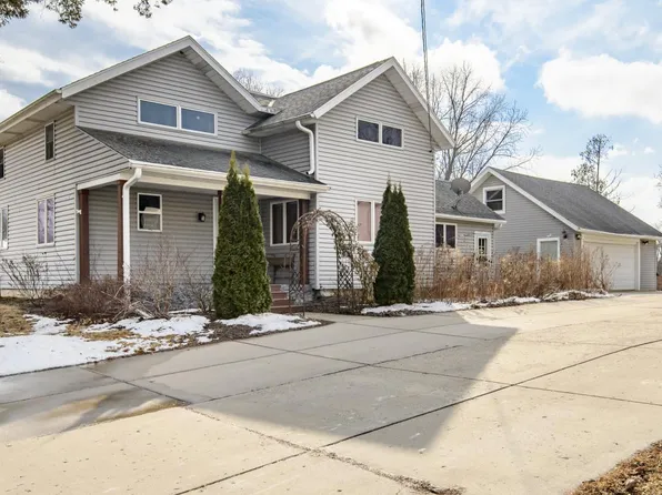 N8327 North STREET, Ixonia, WI 53036